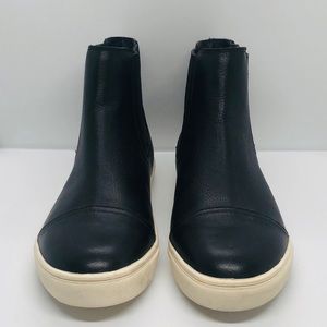 New - hightop sneaker.